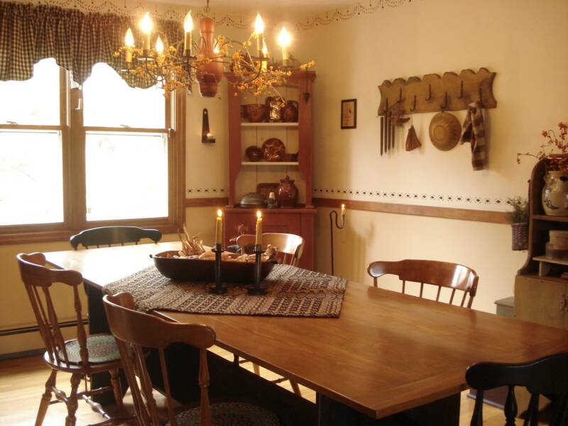 A Primitive Place Primitive Colonial Inspired Dining Rooms